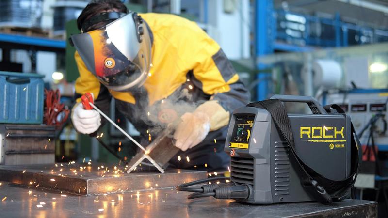 Invertorová svářečka ROCK 160 230 V CEA