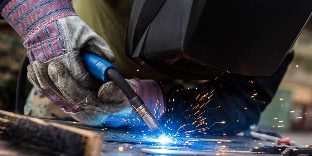 Svařování MIG/MAG – hořák a svarová lázeň