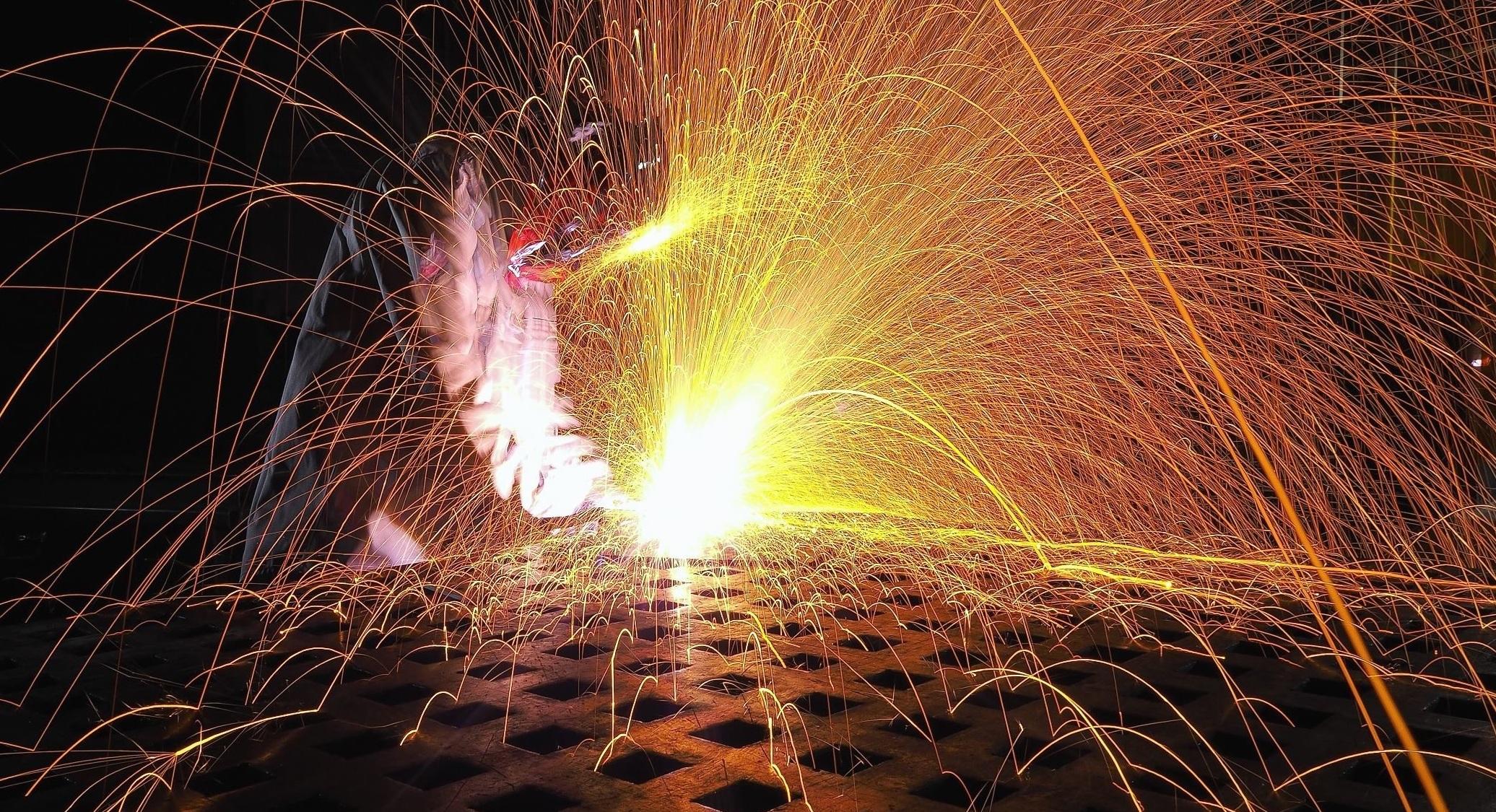 Svařování elektrickým obloukem – ilustrační fotografie